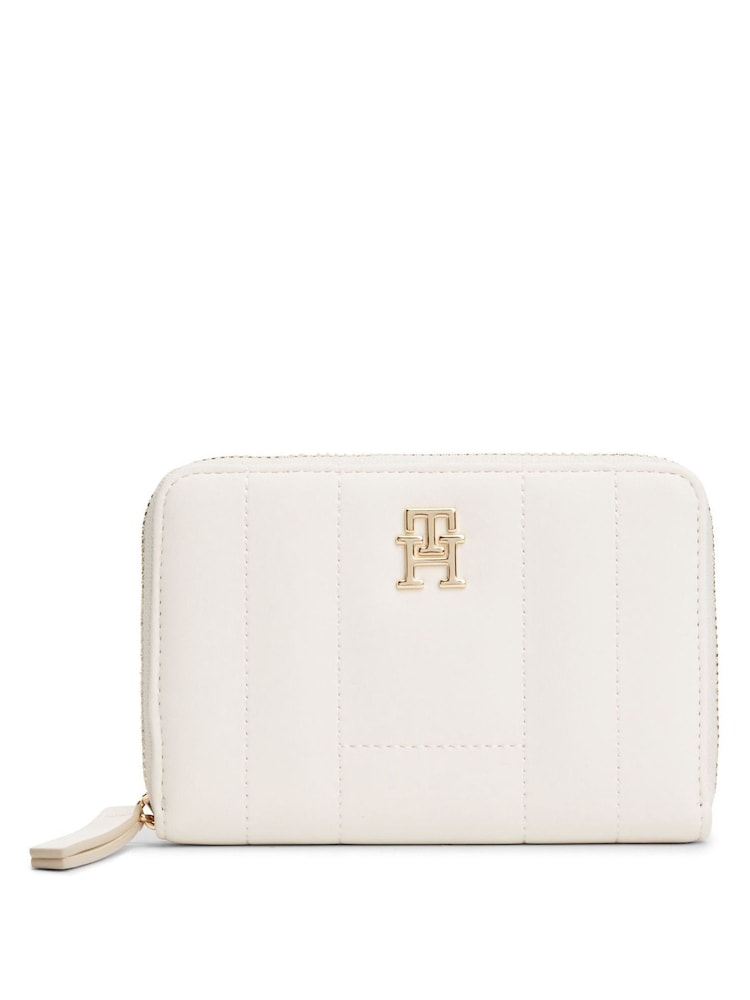 Creme - Tommy Hilfiger Monogram Flag Quilted Zip-Around Purses - Imagem 1 de 4