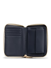Creme - Tommy Hilfiger Monogram Flag Quilted Zip-Around Purses - Imagem 3 de 4