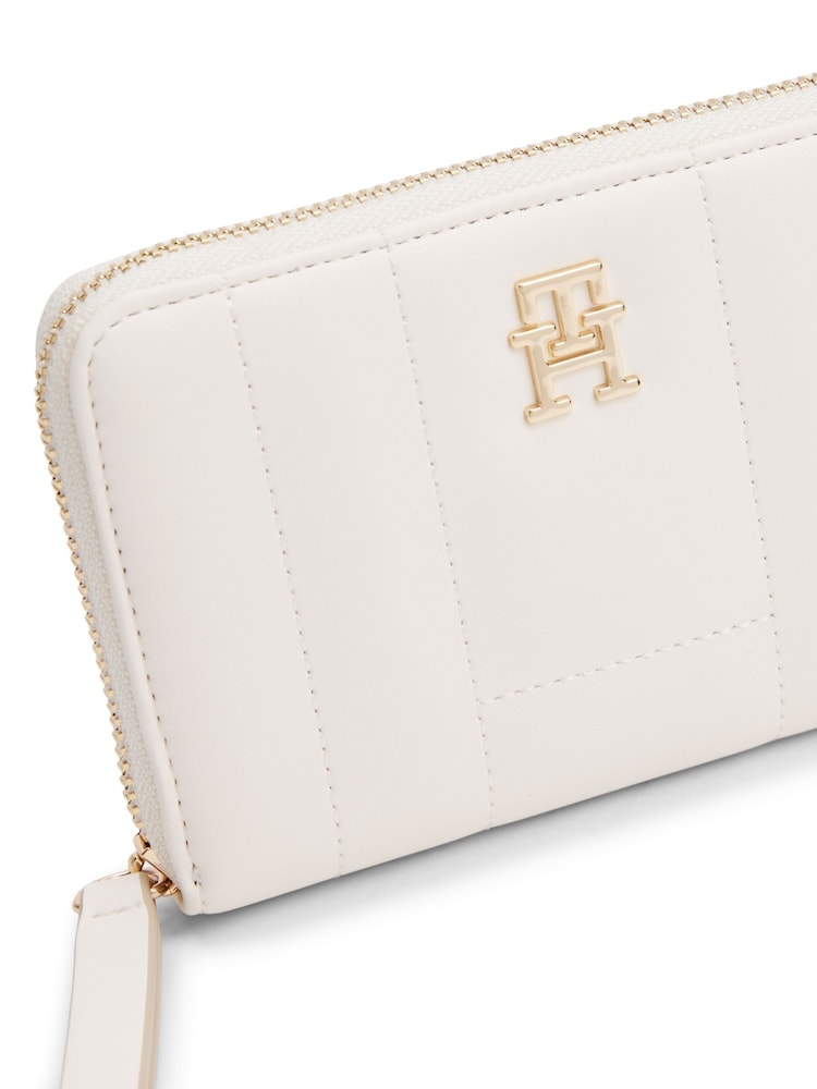 Creme - Tommy Hilfiger Monogram Flag Quilted Zip-Around Purses - Imagem 4 de 4