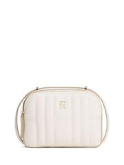Crema - Tommy Hilfiger Monogram Quilted Camera Bag - Imagen 1 de 5