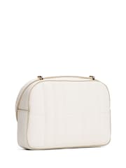 Crema - Tommy Hilfiger Monogram Quilted Camera Bag - Imagen 2 de 5