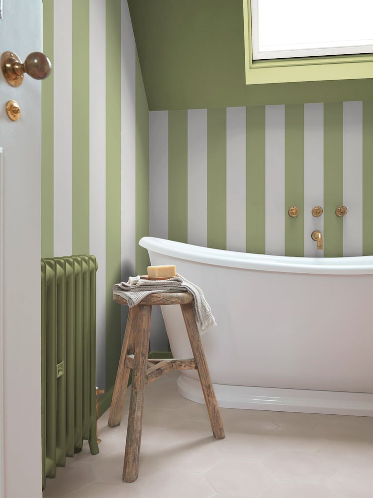 Graham & Brown Green Quartet 10M Wallpaper - Image 1 of 4