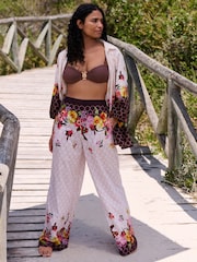 B by Ted Baker Ecru/Chocolate Geo Floral Leveälahkeiset Rantahousut - Kuva 1 / 12