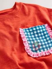 أحمر مربعات صغيرة - Short Sleeve Pocket T-Shirt (3mths-7yrs) - صورة 4 من 4