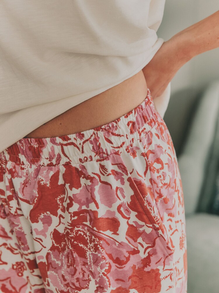 Laura Ashley Ruffle Short Sleeve Jersey Pyjamas - صورة 6 من 6 Laura Ashley Ruffle Short Sleeve Jersey Pyjamas - صورة 6 من 6