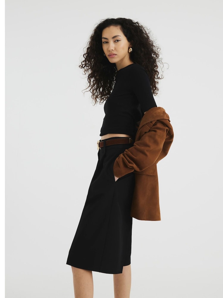 River Island Black Tailored Bermuda Shorts - Image 2 of 6 River Island Black Tailored Bermuda Shorts - Image 2 of 6