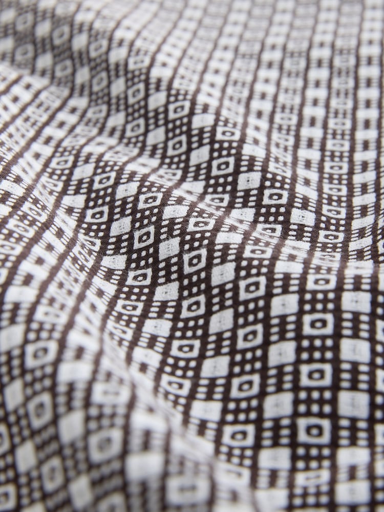 Rostbraun - Printed Stretch Oxford Short Sleeve Shirt - Bild 3 von 3 Rostbraun - Printed Stretch Oxford Short Sleeve Shirt - Bild 3 von 3