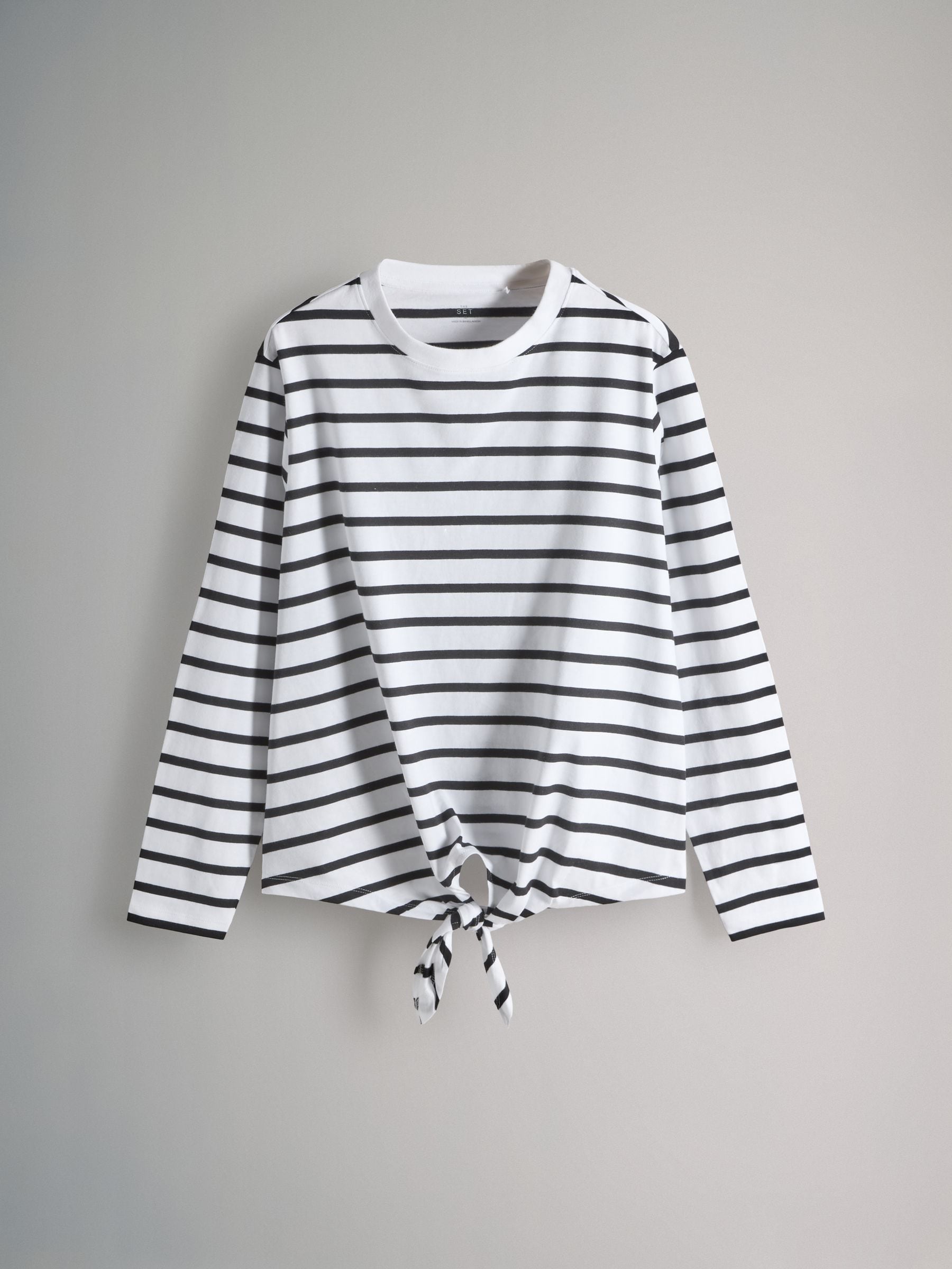 t shirt that ties in front