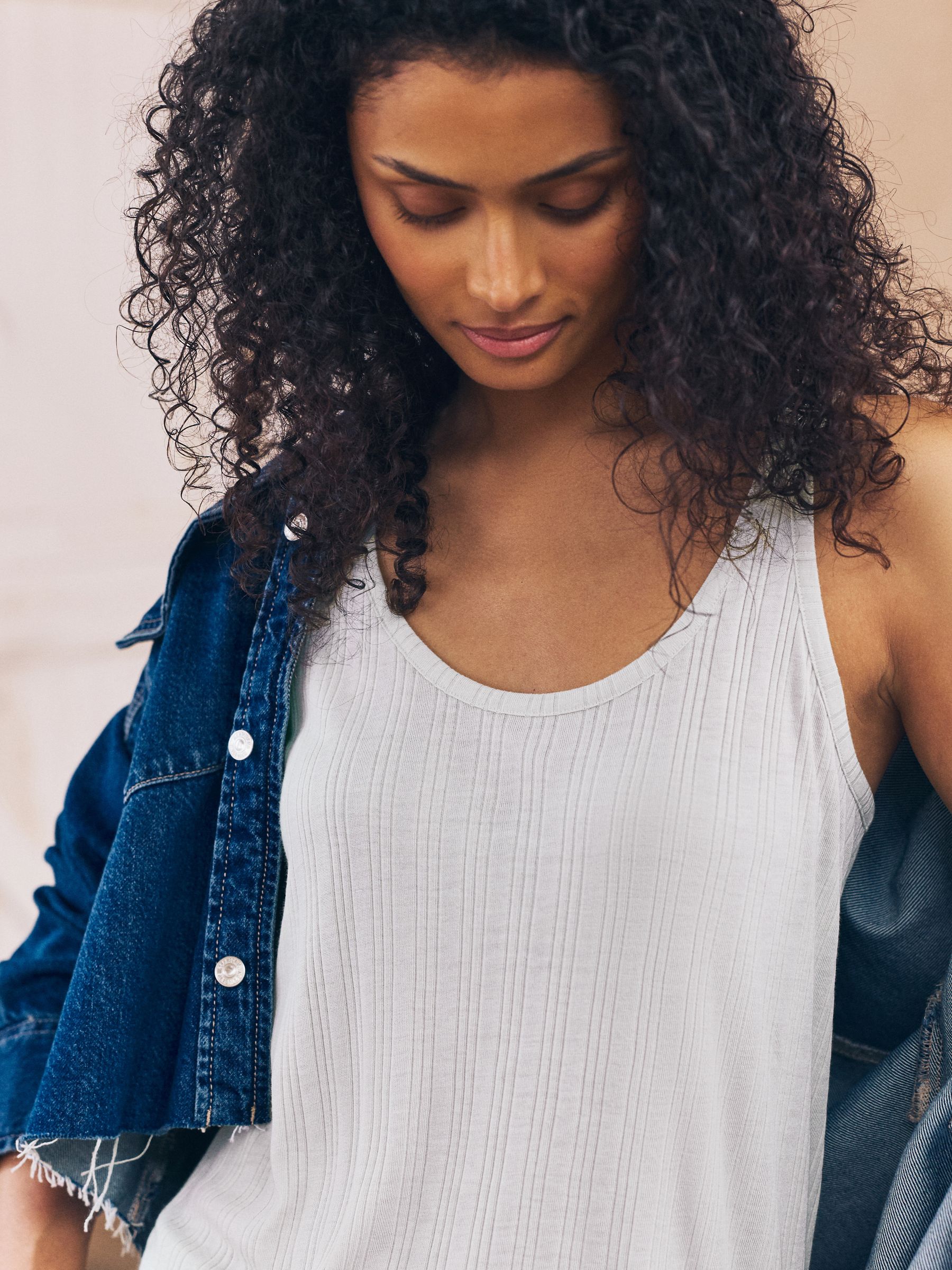 Next：日本 ホワイト/ピンク/グリーン - リブ タンクトップ 3 枚組