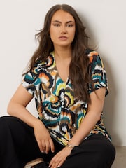 Evans Green Printed Cold Shoulder T-Shirt - Imagem 1 de 5