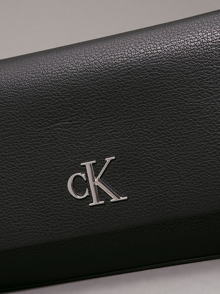 Calvin Klein Minimal Monogram Shoulder Pouch - Bild 4 von 4