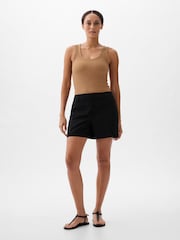 Gap 5" Mid Rise Downtown Chino Shorts - Bild 1 von 2