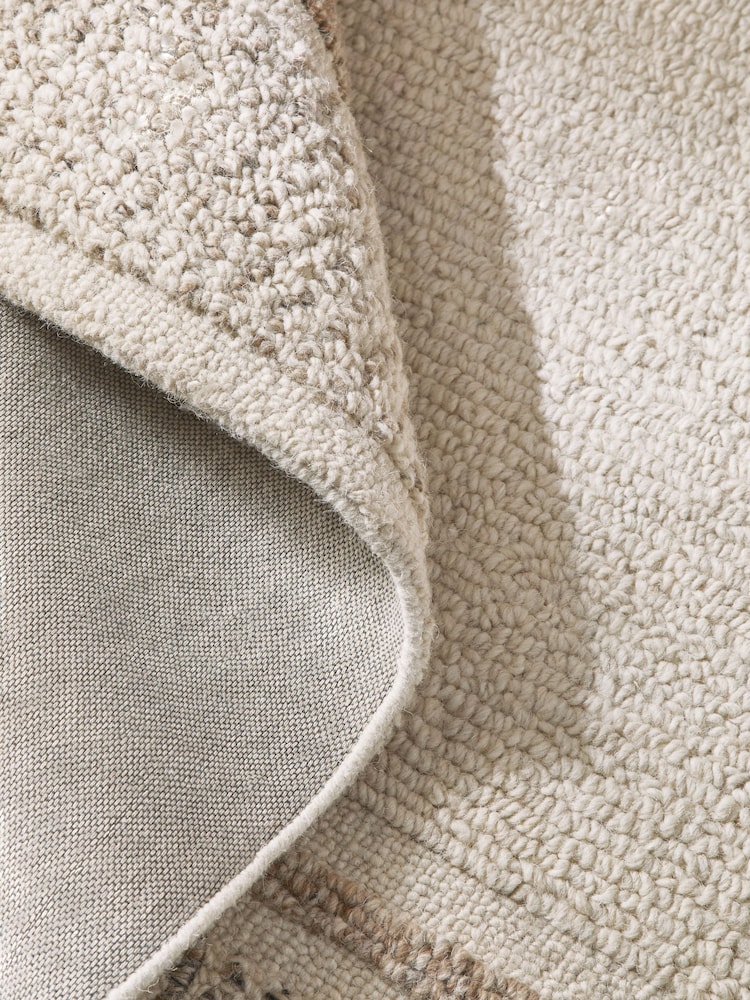 Cream Wool Looped Border Rug - Image 5 of 5 Cream Wool Looped Border Rug - Image 5 of 5