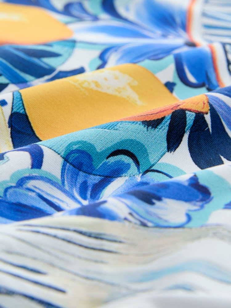 Blue/White Porcelain Sardine Print - طقم سباحة متعرج مع مشد للبطن - صورة 2 من 4 Blue/White Porcelain Sardine Print - طقم سباحة متعرج مع مشد للبطن - صورة 2 من 4