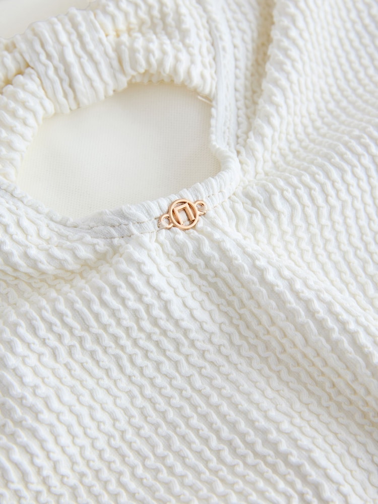 كريمي مجعد - بدلة سباحة برقبة مفتوحة وبظهر فيونكة للتحكم في البطن - Image 10 of 10