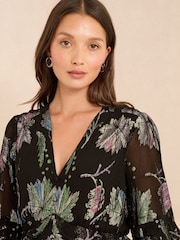 Estampa floral metálica preta - Blusa peplum com decote em V Love & Roses 3/4 e manga - Imagem 2 de 4
