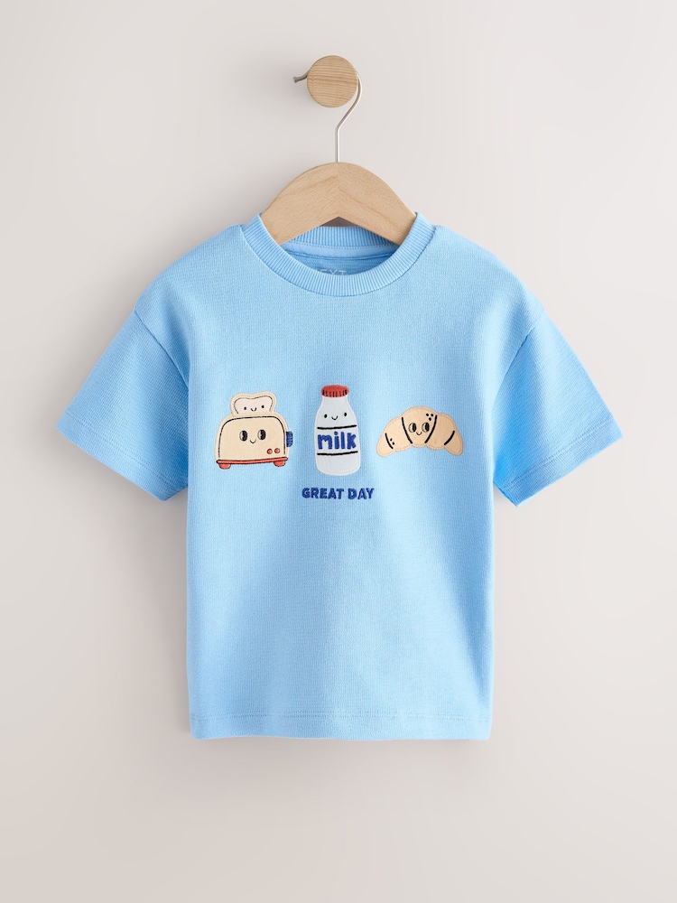 Light Blue Breakfast Trio - تيشرت بكُم قصير وبتصميم مزخرف (3 شهور-7 سنوات) - صورة 1 من 5 Light Blue Breakfast Trio - تيشرت بكُم قصير وبتصميم مزخرف (3 شهور-7 سنوات) - صورة 1 من 5