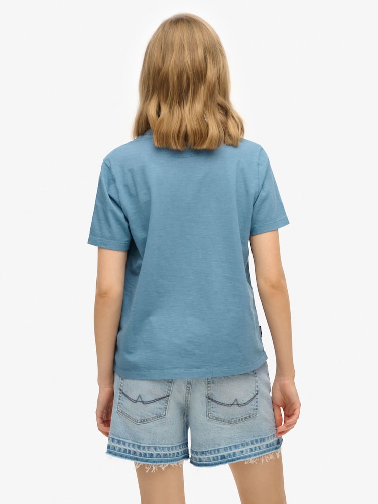 Camiseta Superdry Essential Logo com bolso tingido - Imagem 2 de 5