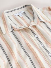 وردي مشمشي - قميص مريح بأزرار كاملة - Image 6 of 7