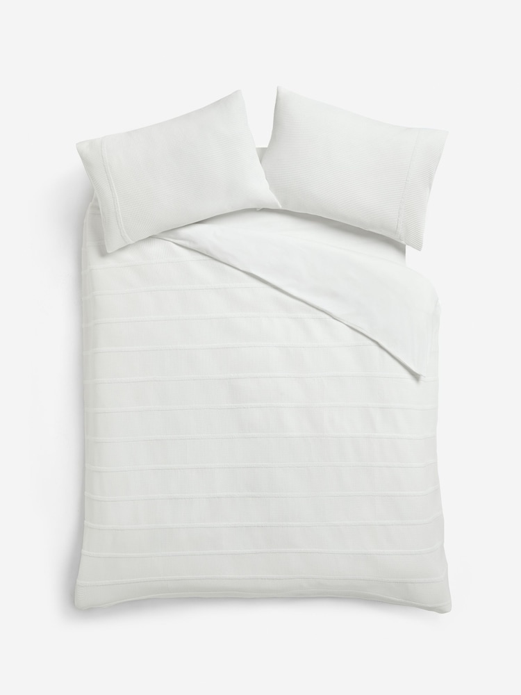 White Tufted Waffle Duvet Cover and Pillowcase Set - Image 4 of 4