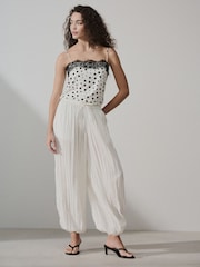 Ecru - Pleated Texture Balloon Leg Trousers - Afbeelding 2 van 7