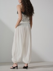 Ecru - Pleated Texture Balloon Leg Trousers - Afbeelding 3 van 7