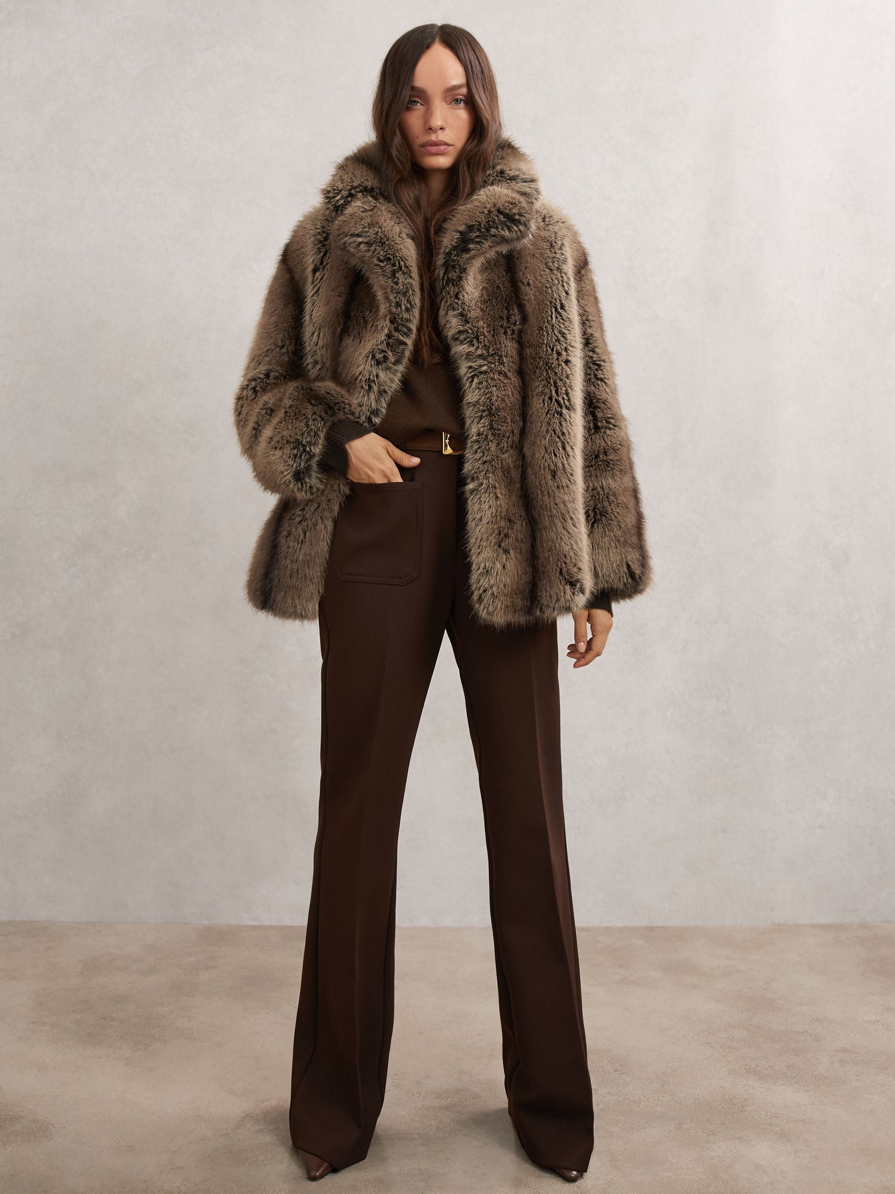RIELLE RICHE リエルリシェ Fur Coat(Brown) Turn heads in the bold Rella fur coat — now available. Styled by