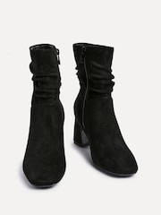 Linzi Maven Ruched Block Heel Ankle Boots - Imagem 3 de 5