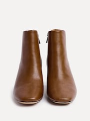 Botas de cano curto Linzi Cove com bico quadrado e salto bloco - Imagem 5 de 6