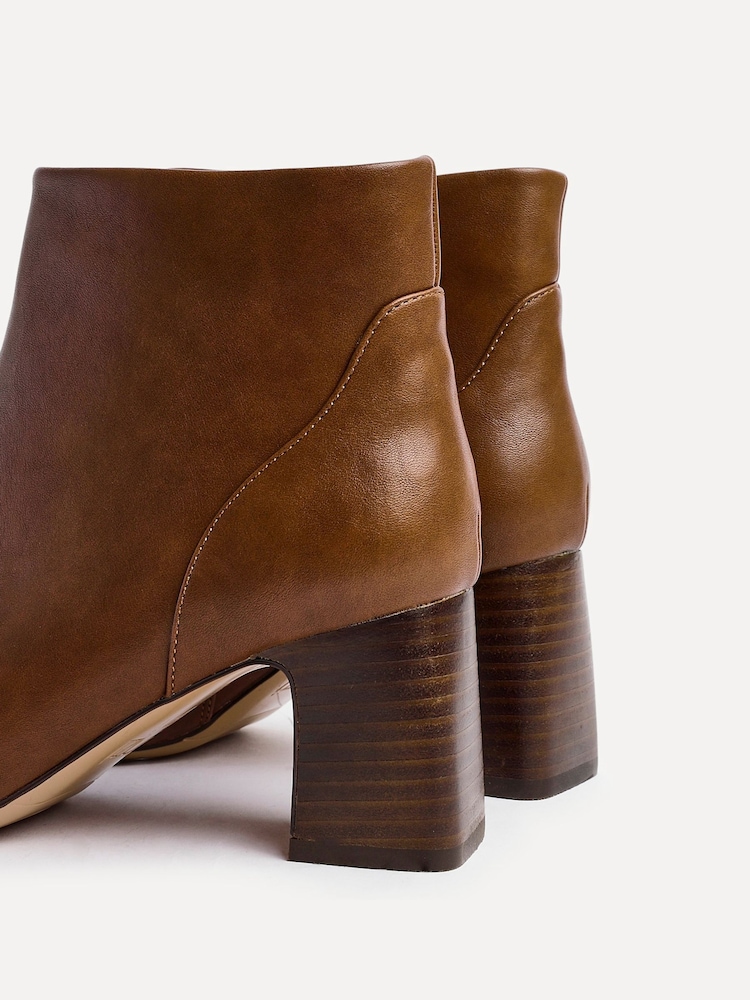 Botas de cano curto Linzi Cove com bico quadrado e salto bloco - Imagem 6 de 6