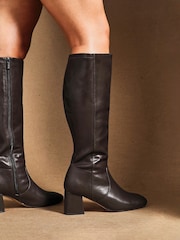 Botas Linzi Fable Wide Fit com salto bloco e perna alta - Imagem 1 de 6