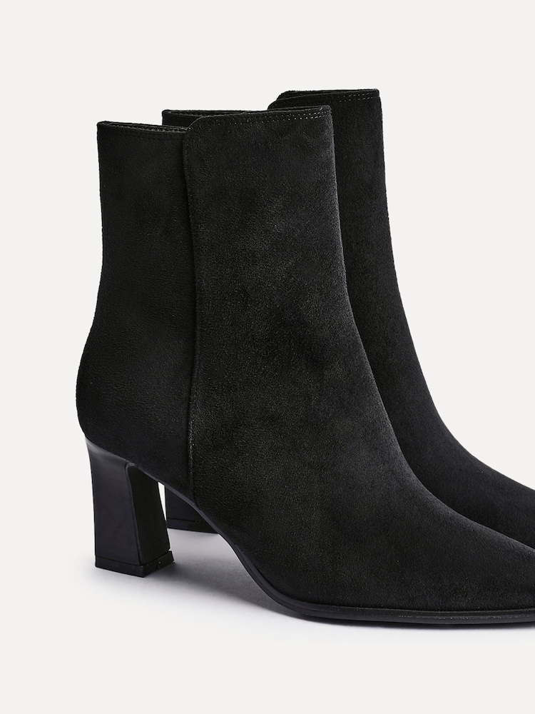 Linzi Black Thorn Stacked Block Heel Ankle Boots - Image 4 of 4 Linzi Black Thorn Stacked Block Heel Ankle Boots - Image 4 of 4