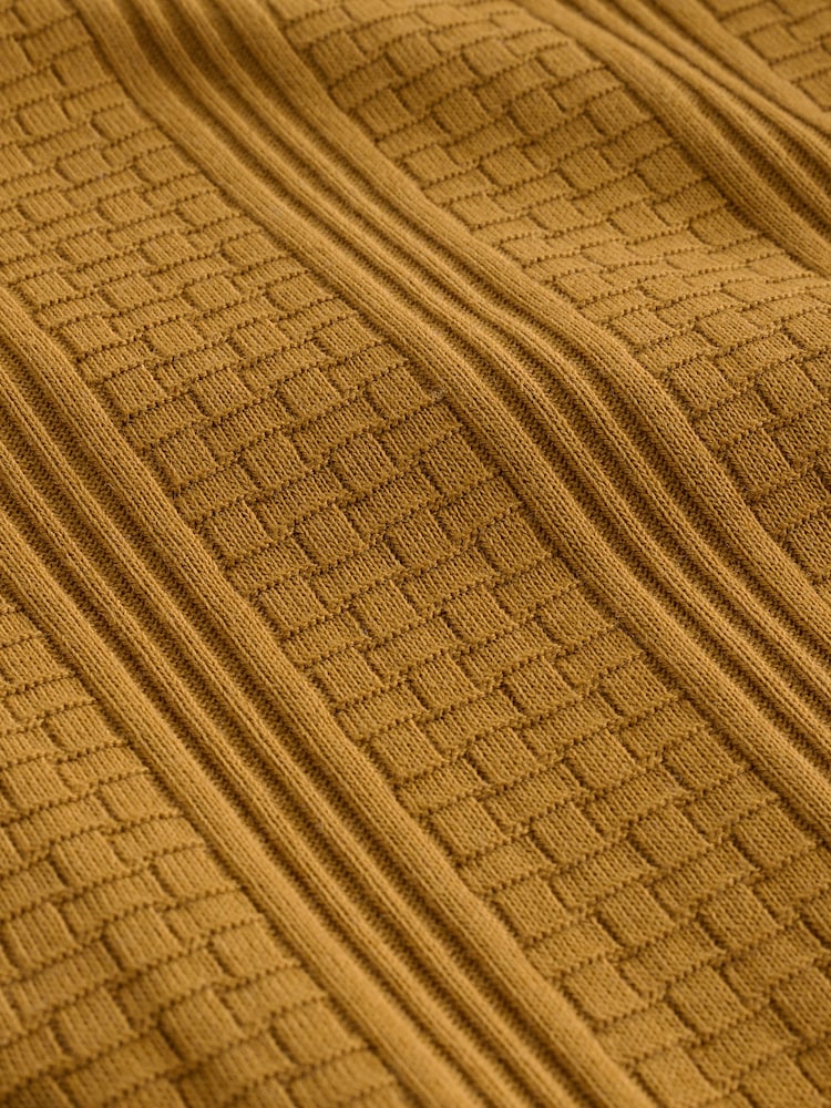 أصفر شاحب - قميص جيرسيه بملمس بارز بكُم قصير وحواف متباينة - صورة 7 من 7 أصفر شاحب - قميص جيرسيه بملمس بارز بكُم قصير وحواف متباينة - صورة 7 من 7