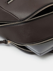 Mochila elegante con cremallera en el contorno de Accessorize - Imagen 4 de 5