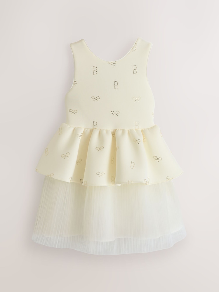 فستان مزدوج التنورة من سكوبا شبكي بتفاصيل Hotfix بلون كريمي من Baker by Ted Baker - صورة 1 من 6