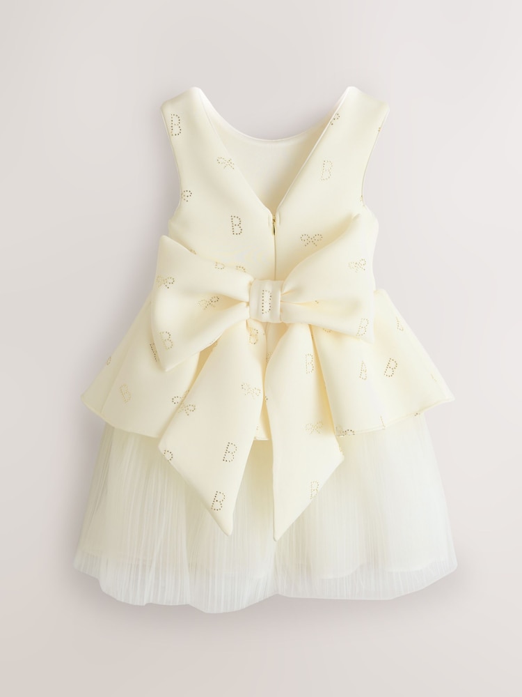 فستان مزدوج التنورة من سكوبا شبكي بتفاصيل Hotfix بلون كريمي من Baker by Ted Baker - صورة 2 من 6