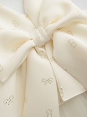 فستان مزدوج التنورة من سكوبا شبكي بتفاصيل Hotfix بلون كريمي من Baker by Ted Baker - صورة 5 من 6