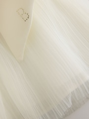 فستان مزدوج التنورة من سكوبا شبكي بتفاصيل Hotfix بلون كريمي من Baker by Ted Baker - صورة 6 من 6