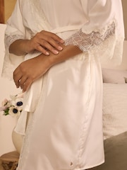 B by Ted Baker Ecru Satin Lace Bridal Robe - 圖片 5/10