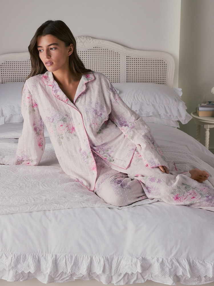 Shabby Chic Double Cloth Crinkle Pink Floral Pyjamas - Bild 2 von 13