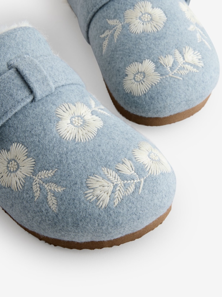 Shabby Chic by Rachel Ashwell® Blue Fur Footbed Embroidered Mule Slippers - Bild 9 von 9