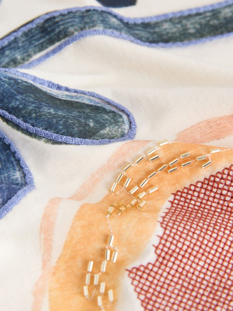 كريم - تيشرت للشاطئ بطبعة جرافيك - صورة 2 من 3 كريم - تيشرت للشاطئ بطبعة جرافيك - صورة 2 من 3