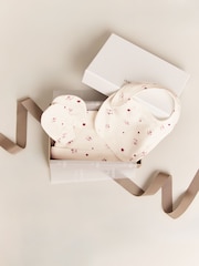 Reiss Ivory Print Olyv Hat, Bib And Mittens Set - Image 1 of 3
