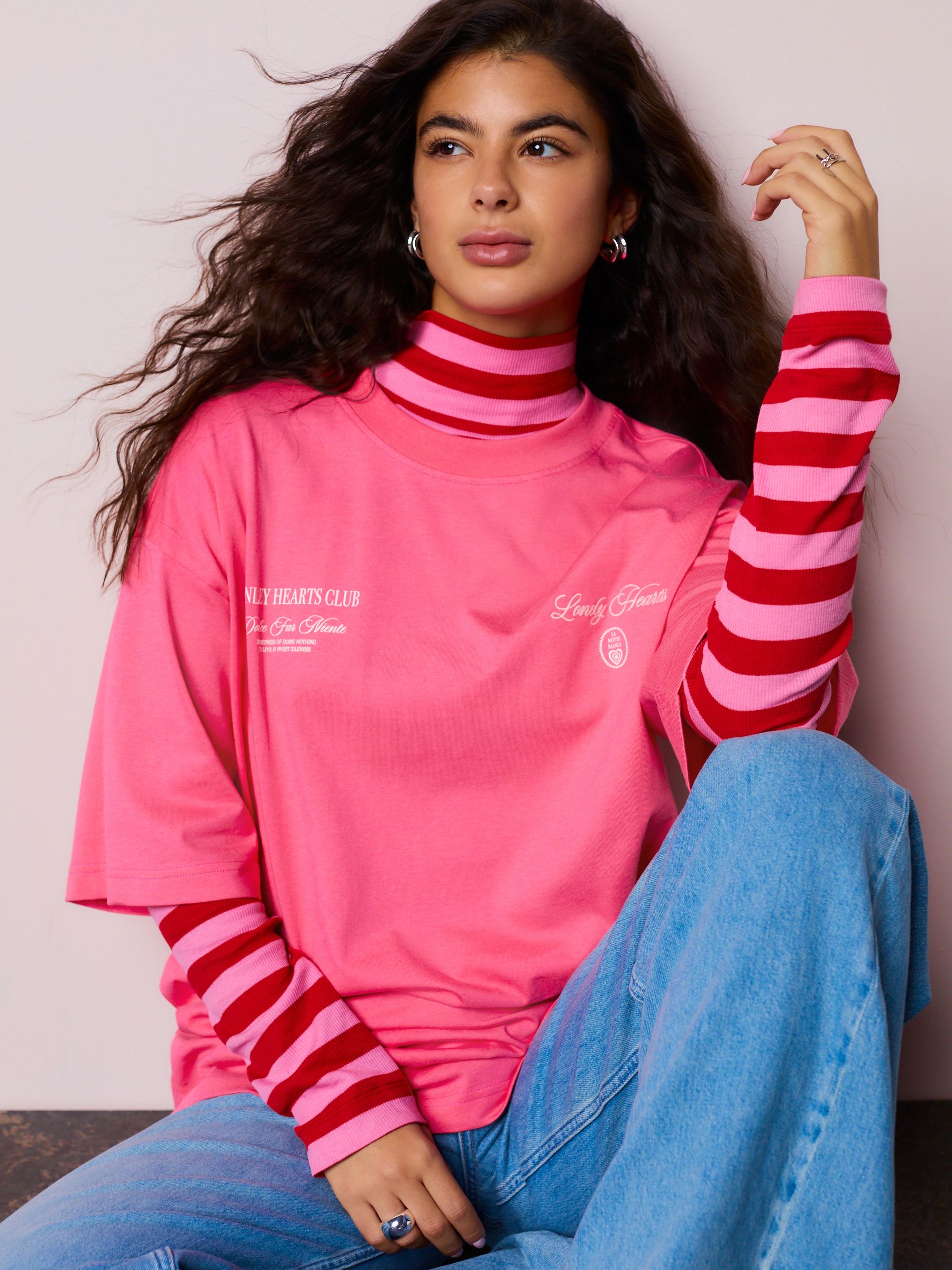 Next：日本 ピンク - グラフィックオーバーサイズクルーネックTシャツ