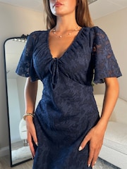 Girl In Mind Maddy Gathered Neckline Midi Dress - Imagem 2 de 7