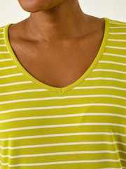 Verde - Roman Stripe Print V-Neck Stretch T-Shirt - Imagem 5 de 5