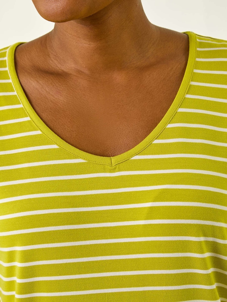 Verde - Roman Stripe Print V-Neck Stretch T-Shirt - Imagem 5 de 5