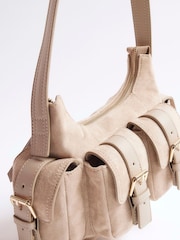 River Island Faux Suede Buckle Pocket Utility Bag - Imagem 4 de 6