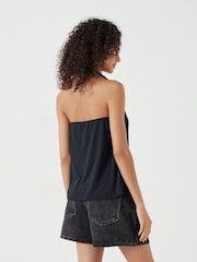 Colete Halter com Detalhe de Nó Hush - Imagem 2 de 5