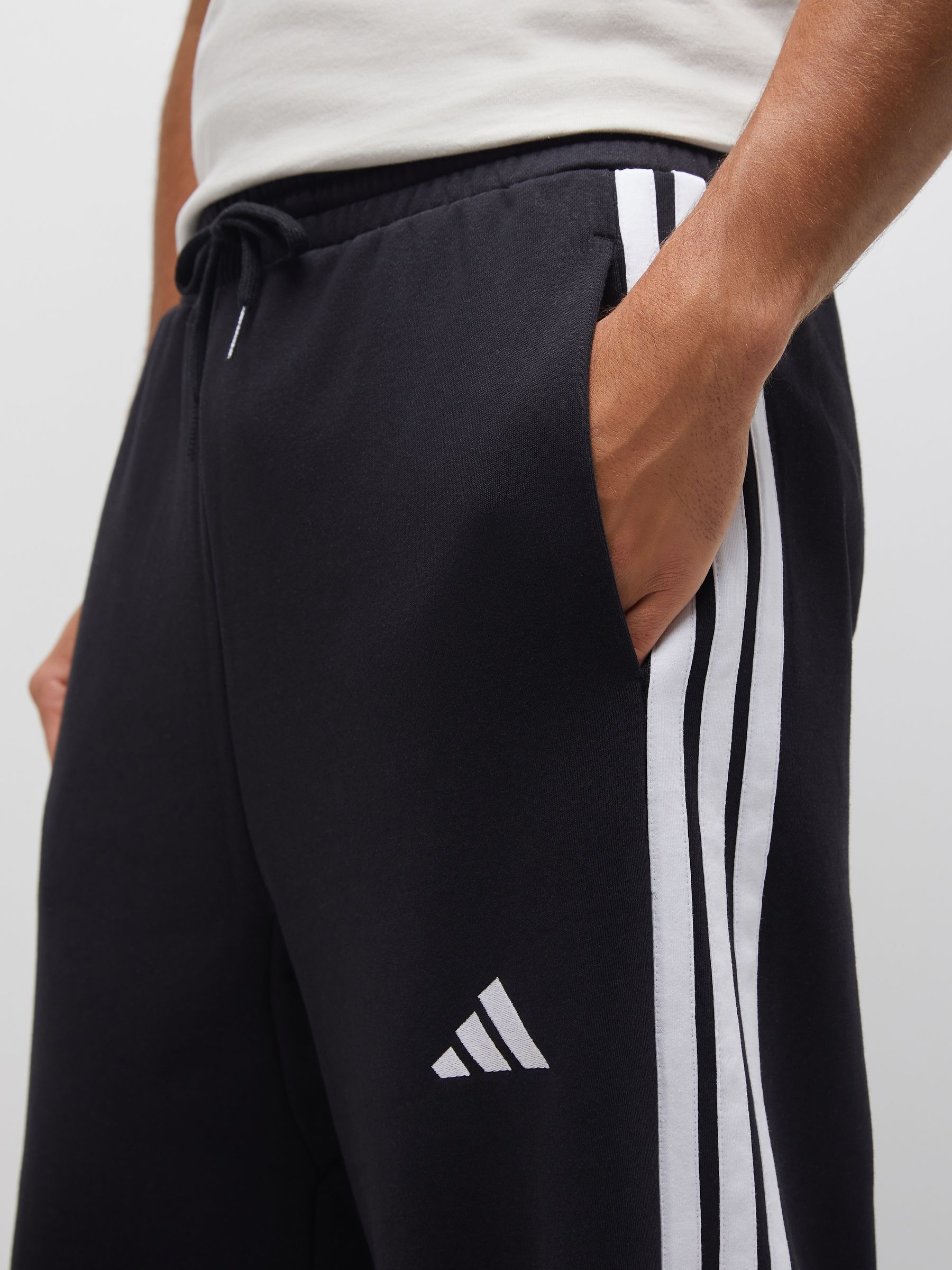 Satın al Siyah - adidas Essentials Üç Çizgili Polar Wide leg
